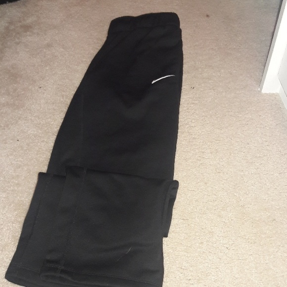 Girls LG dri fit sweats - Picture 2 of 3